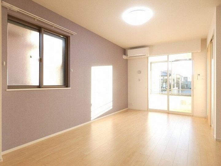 ファミール セシルの居間