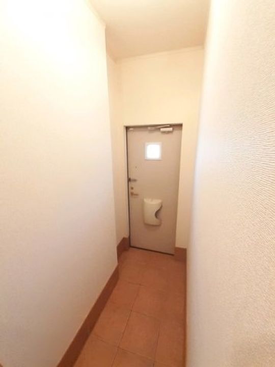 エル・東山の玄関