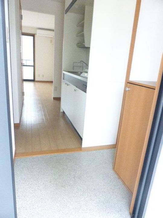 K’s HOUSE B102号室の玄関