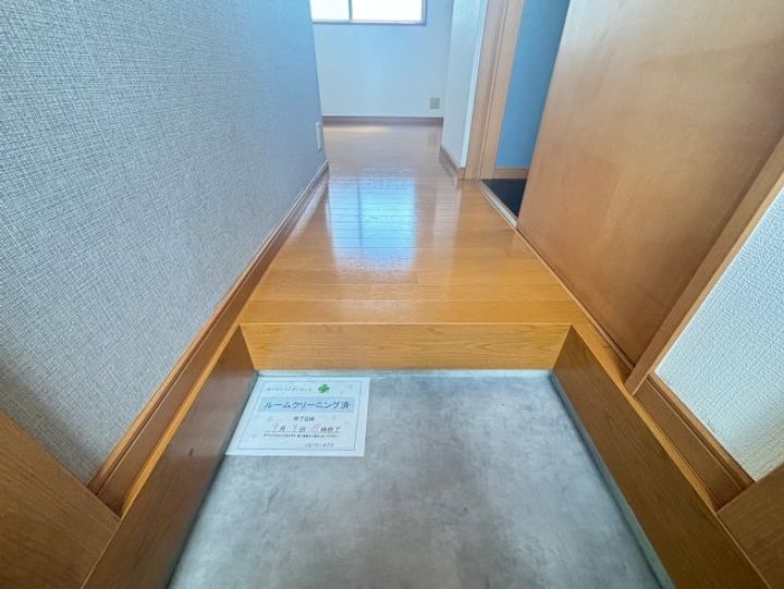 植里アパートの玄関