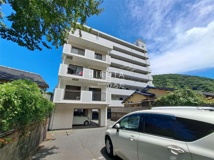 ホワイトパレス門司港の外観