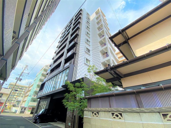 ERIOS COURT 香春口の外観