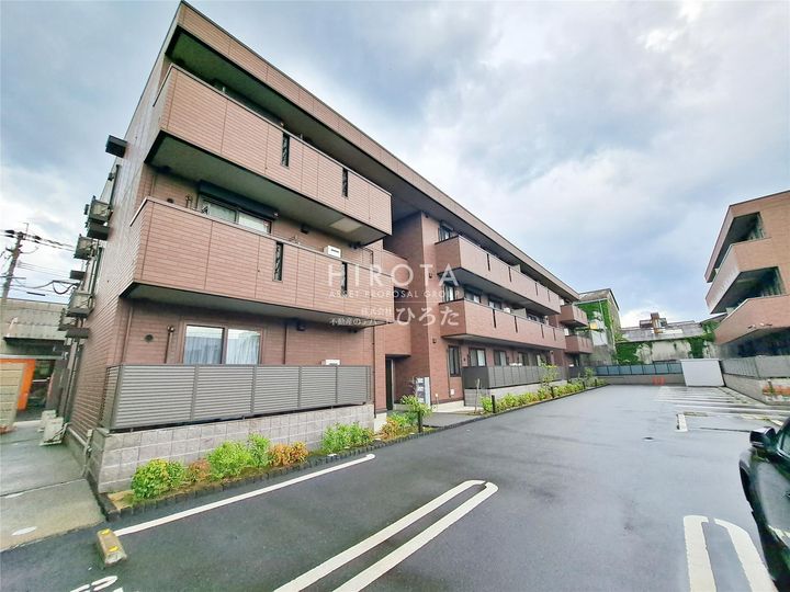 Polonia Matsubara A棟の外観