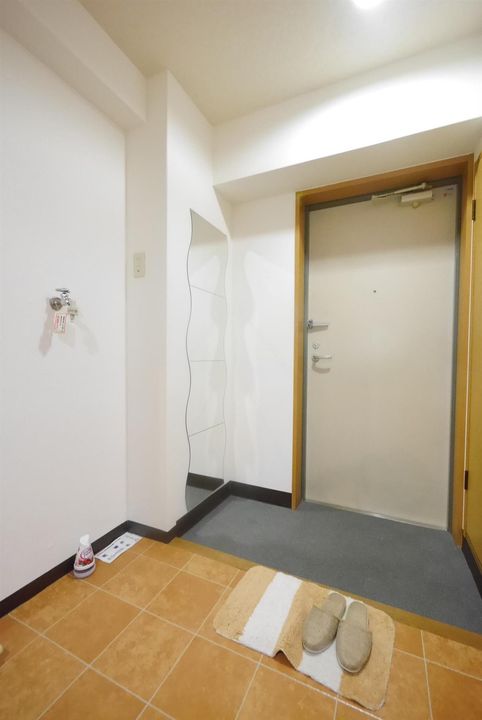 中津口センタービルの玄関