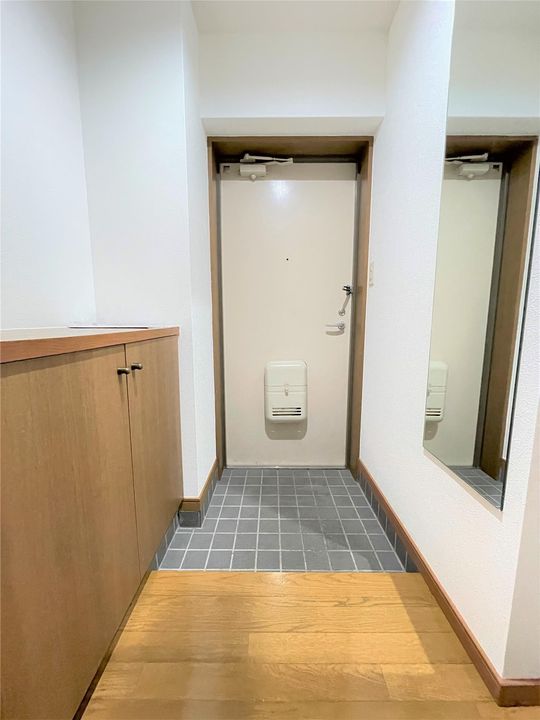 オールセインツの玄関