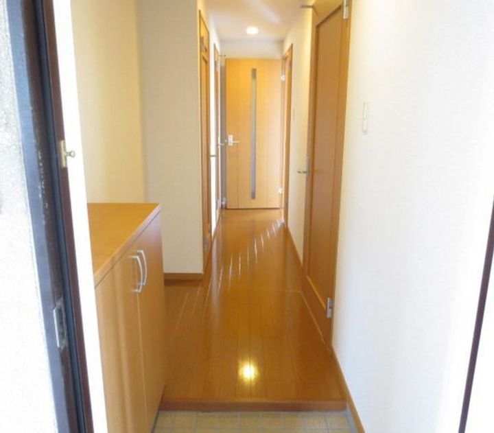 マリアージュ小森江の玄関