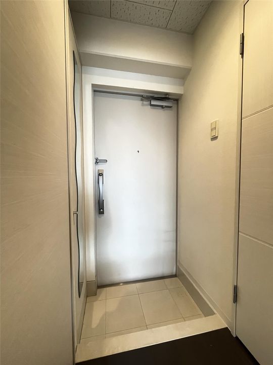 No.71 オリエントトラストタワーの玄関