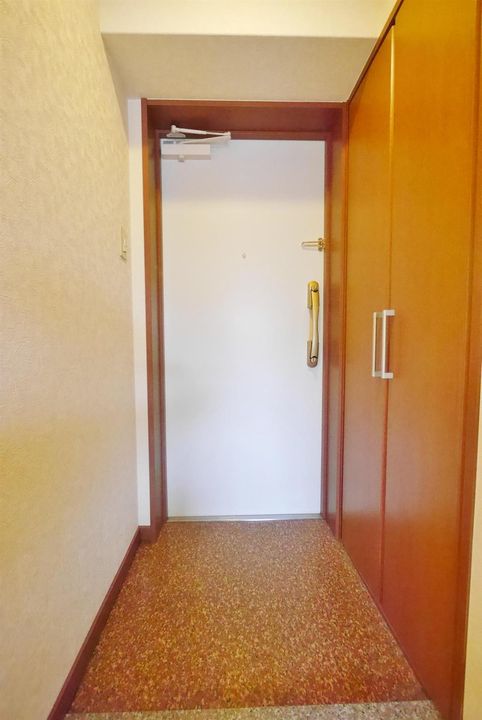 ウィングス砂津の玄関