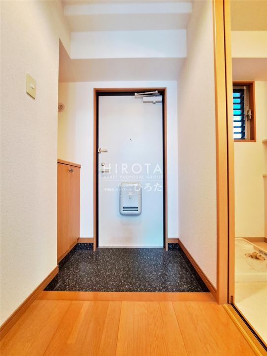 出屋敷館の玄関