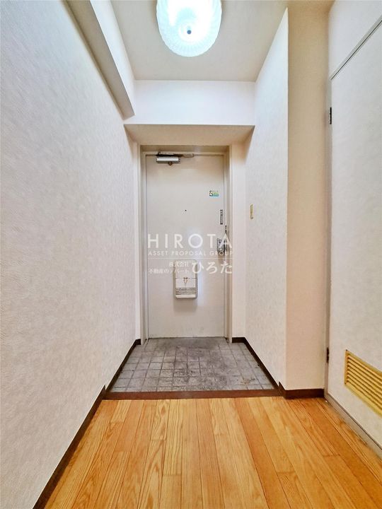 内山第62ビルの玄関