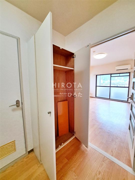 内山第62ビルの内装