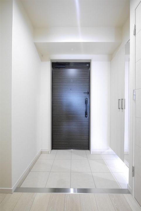 ロイヤルシーサイドテラスの玄関