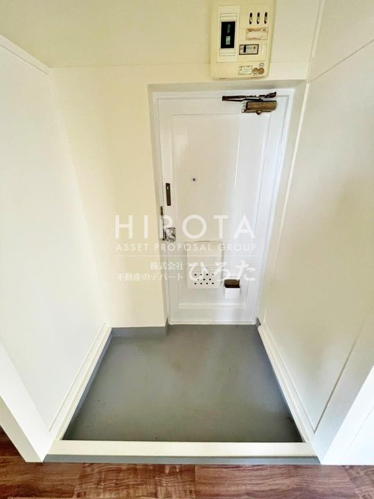 ヴィラナリー門司3棟の玄関