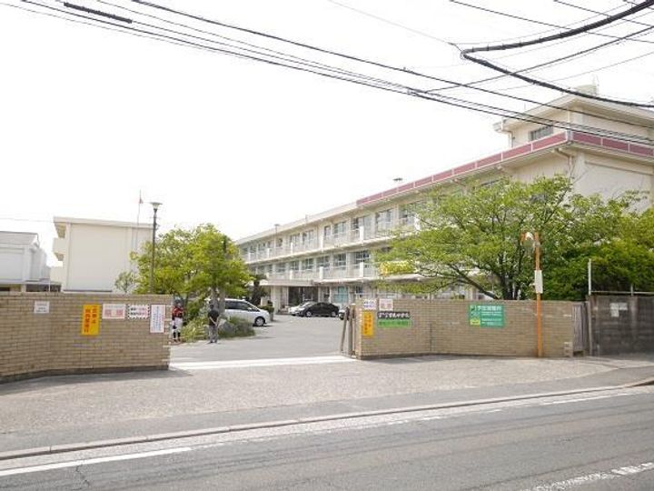 D-ROOM下貫の周辺