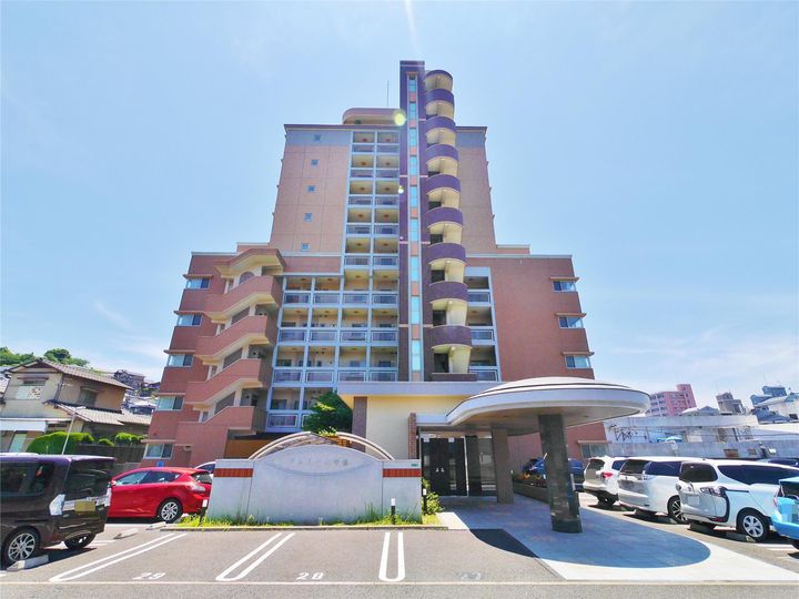 ファミール守恒の外観