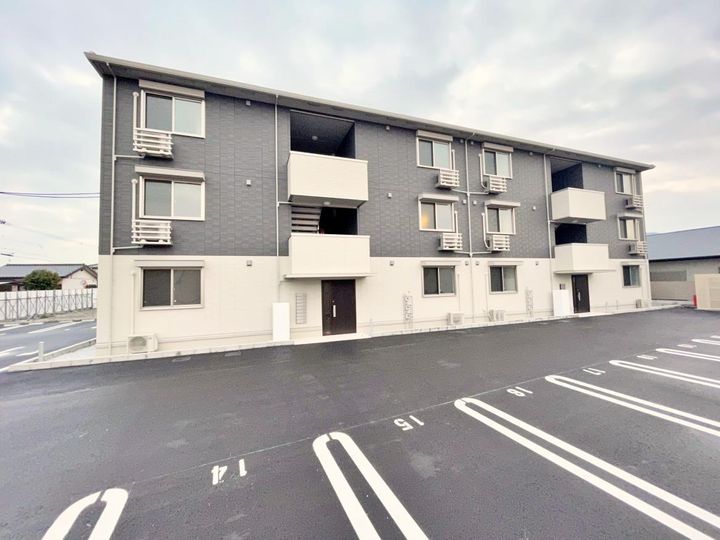 elegant palace横代北の外観