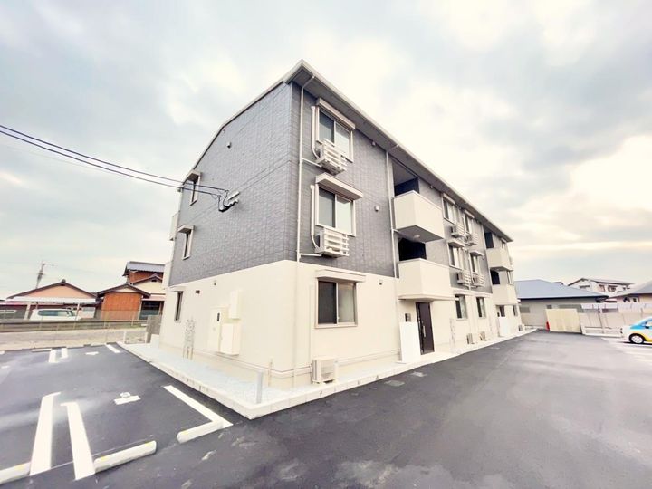 elegant palace横代北の外観