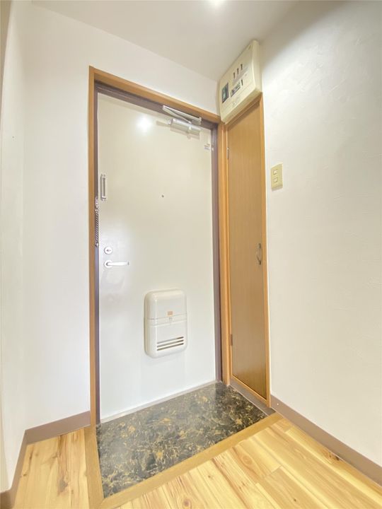 ヤンググレイス若園の玄関