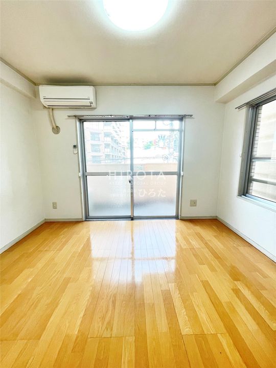 山和ビルの内装