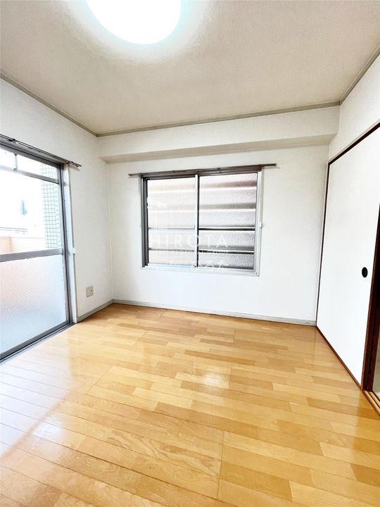 山和ビルの内装