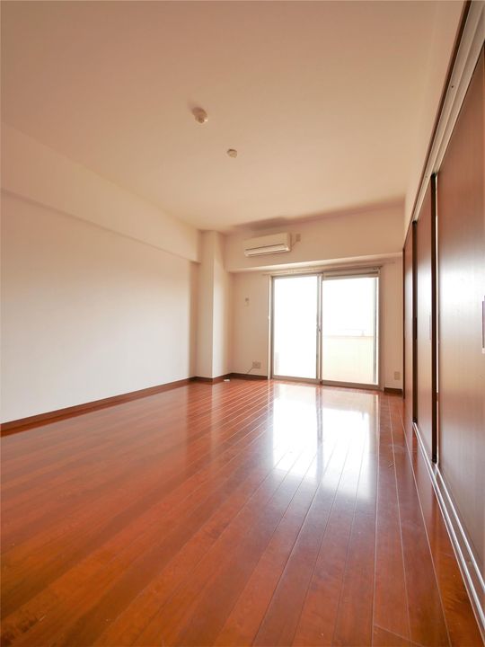 ファミール守恒の内装