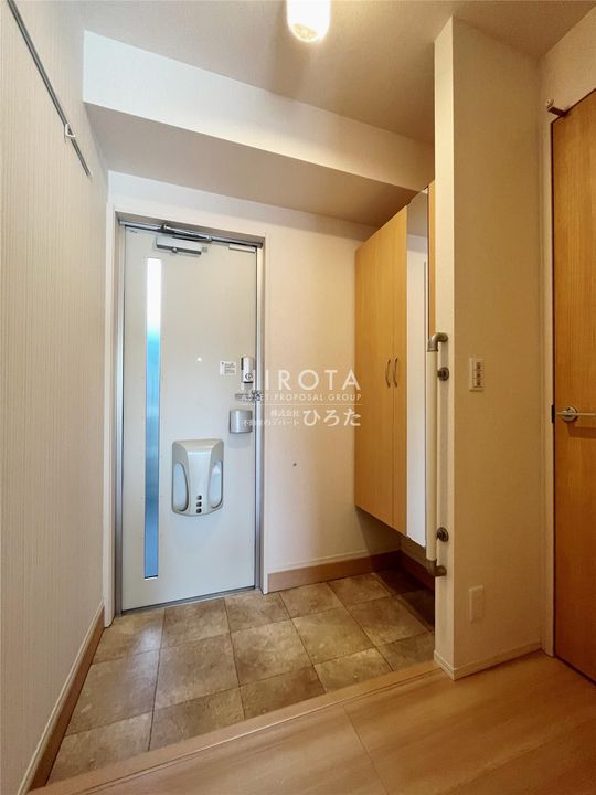 トレス城野館の玄関