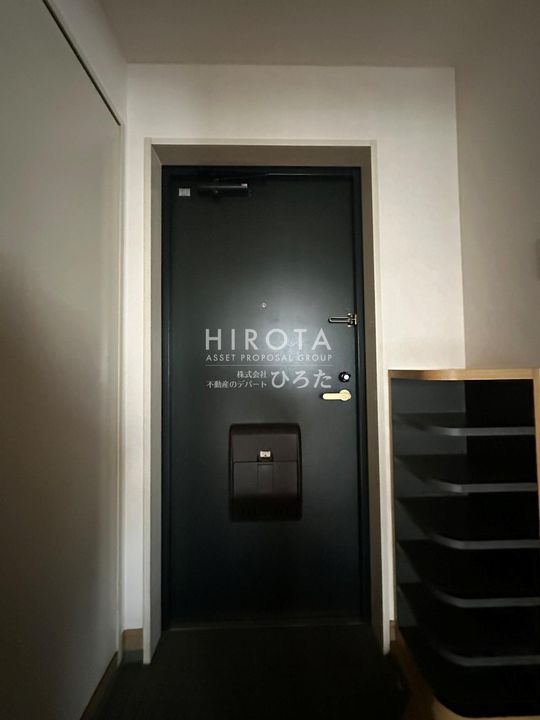 ステップビルの玄関