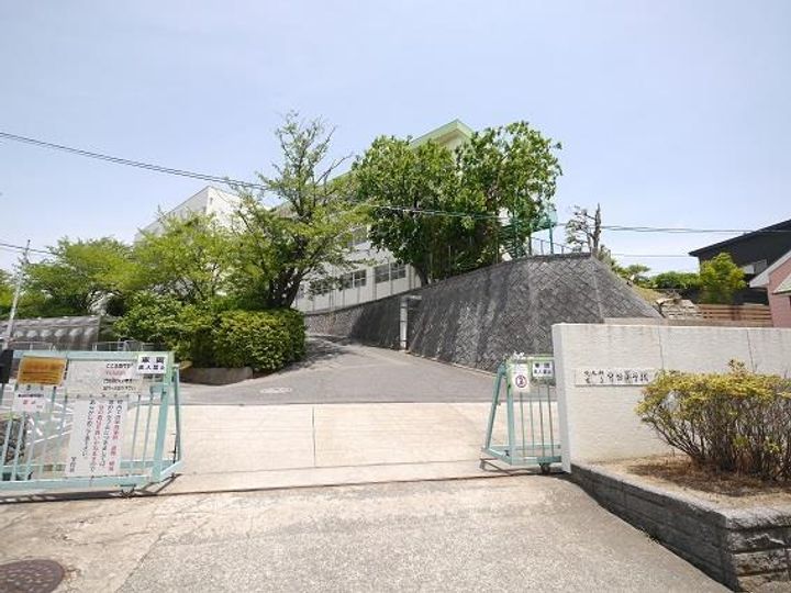 サンヒルズ守恒の周辺