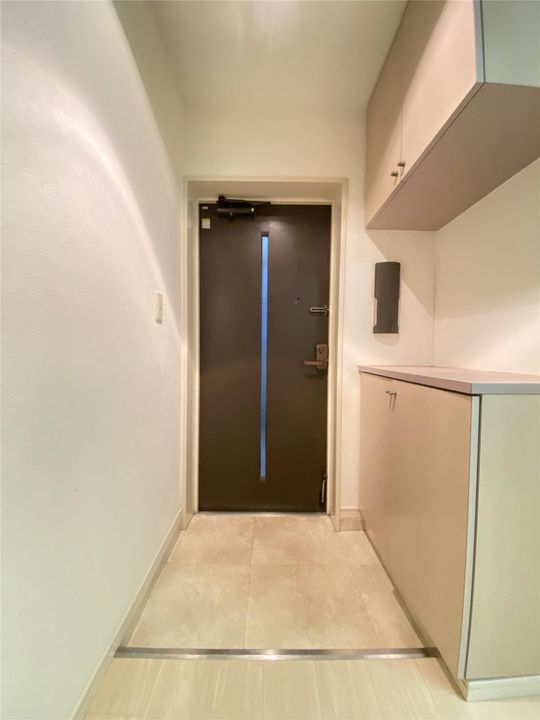 朝日イーストビルの玄関