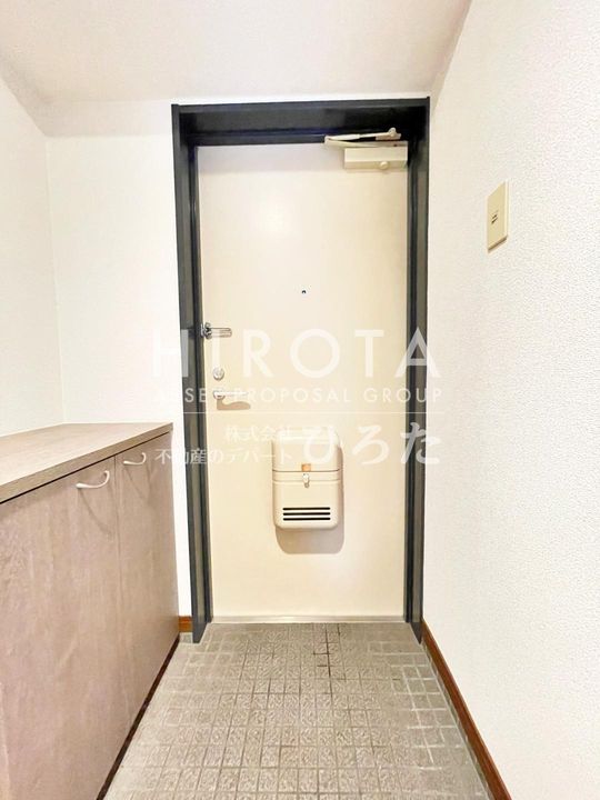 ロイヤルエレガンスの玄関