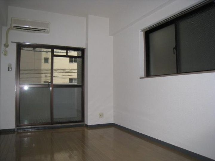 リファレンス片野の内装