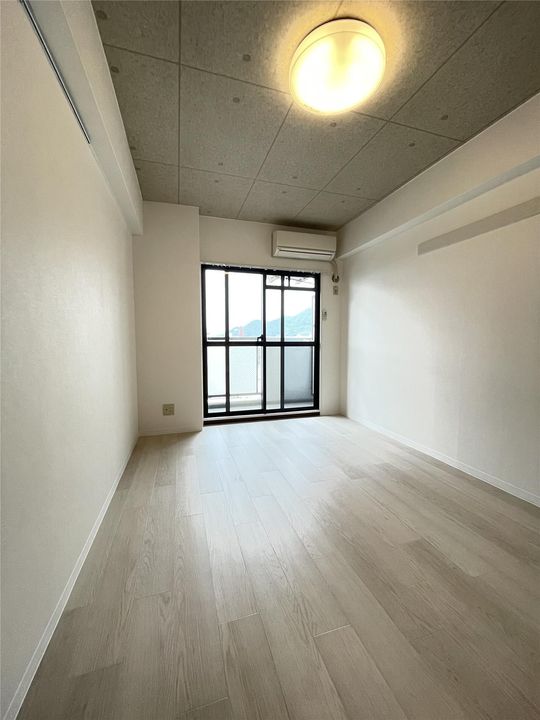 リファレンス片野の内装