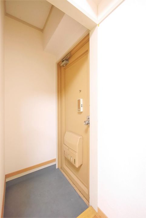 片野タカケンビルの玄関