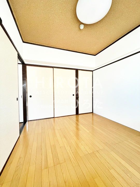 六甲ビルの内装
