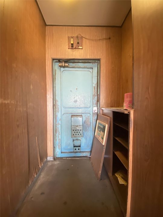 白銀マンションの玄関