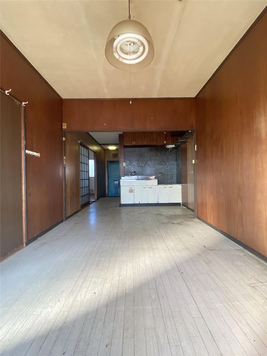 白銀マンションの内装