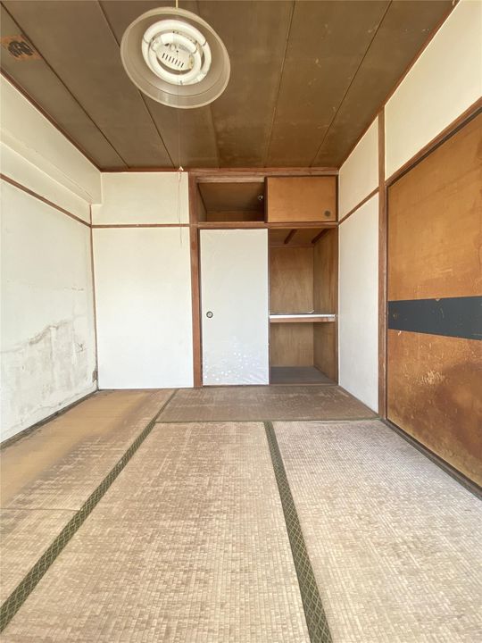 白銀マンションの内装