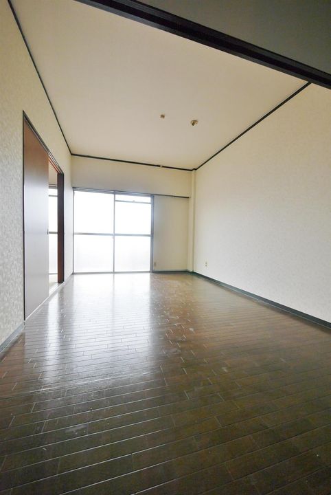 白銀マンションの内装