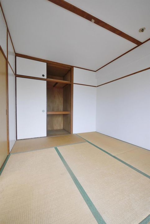 白銀マンションの内装