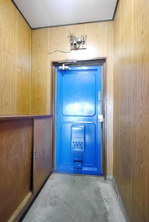 白銀マンションの玄関