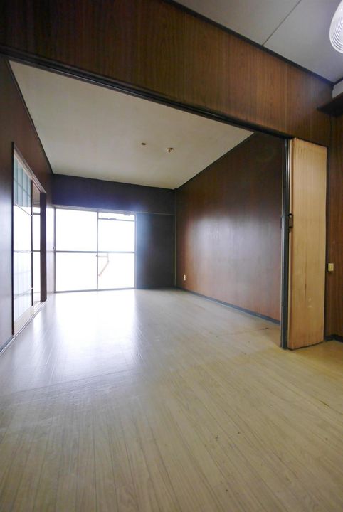 白銀マンションの内装