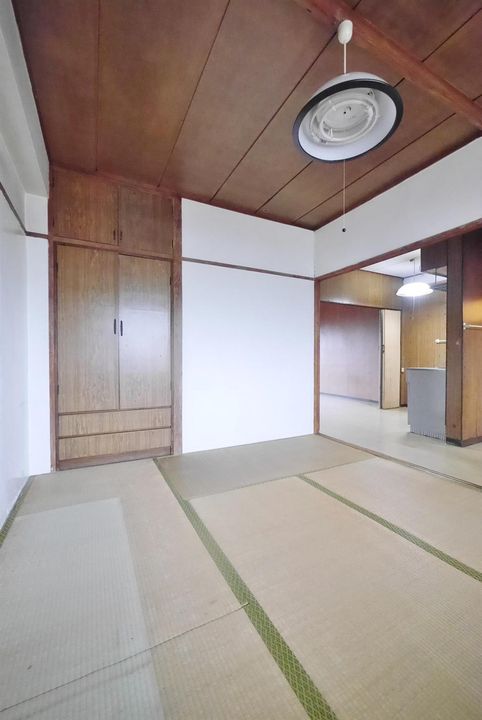 白銀マンションの内装