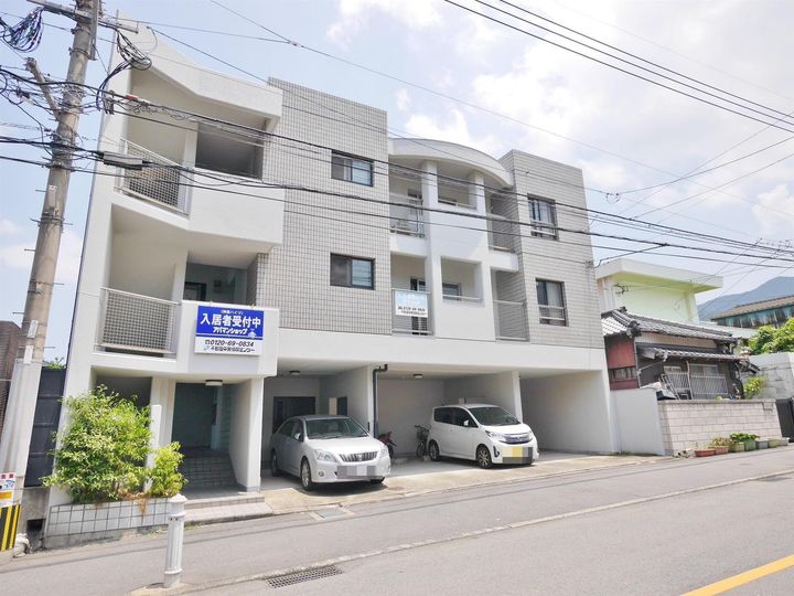 神原ハイツの外観