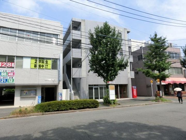 エトワール穴生の外観