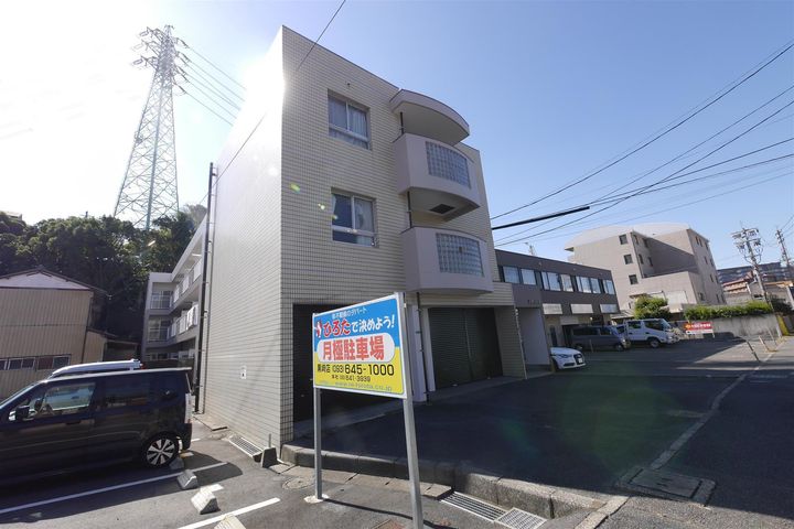 清納ハイツの外観