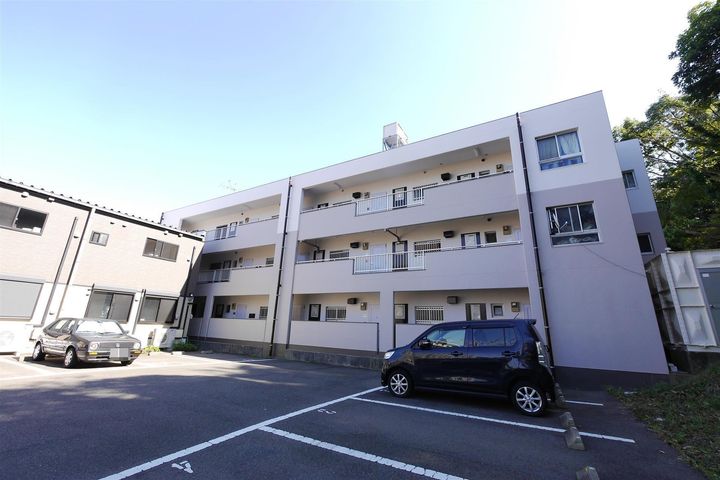 清納ハイツの外観