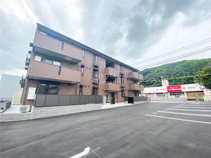 Polonia Wakamatsu A棟の外観