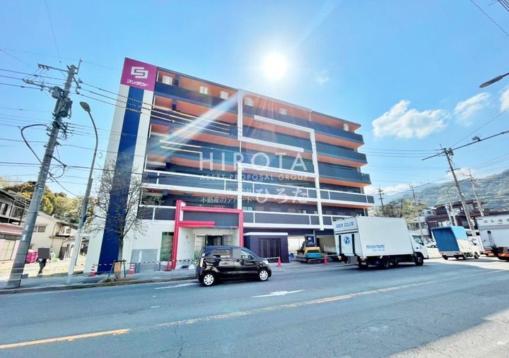 コンダクトレジデンスJINYAMAの外観