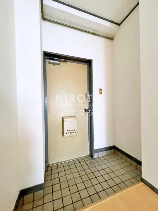 八千代サンハイツの玄関