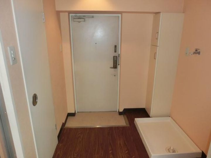 ロイヤルヒルズ黒崎壱番館の玄関